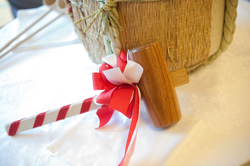 どうして結婚式で「鏡開き」?そもそも鏡開きって?のアイキャッチ