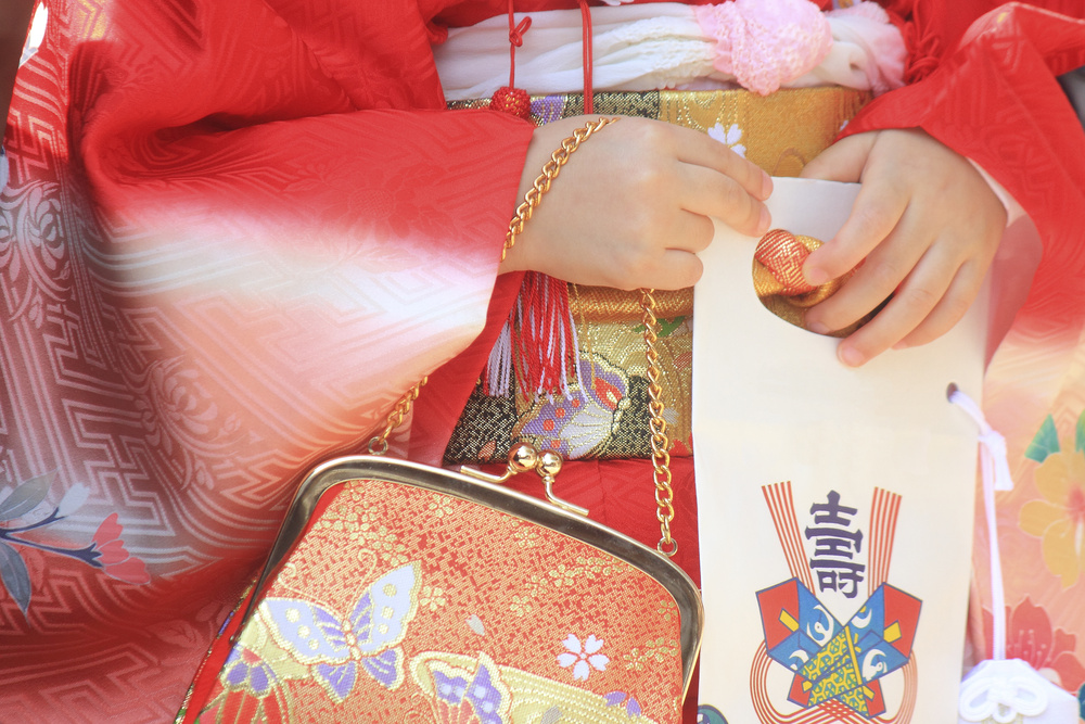 七五三、3歳の女の子向けに自分で用意する着物準備とは?のアイキャッチ