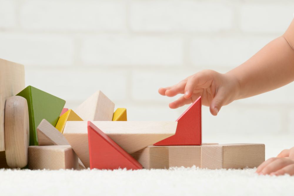 子どもの脳を育てる!1歳の子どもから出来る、楽しく学べる勉強法とは?のアイキャッチ