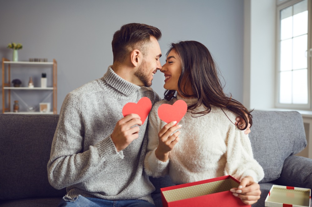 バレンタインを夫婦で楽しむ!気分を上げるバレンタインファッションのアイキャッチ